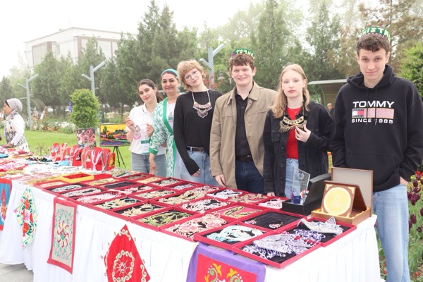 Празднование Навруза и выставка достижений Университета — IMG_9437.jpg